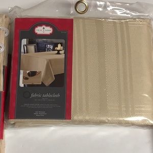 New Trim A Home Tablecloth Oblong 60x120 in. and 12 Napkins